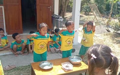 Eksperimen Pelangi Mengajak Anak Mengenal Fenomena Alam di TK Rumahku Tumbuh, Sendangadi, Mlati.